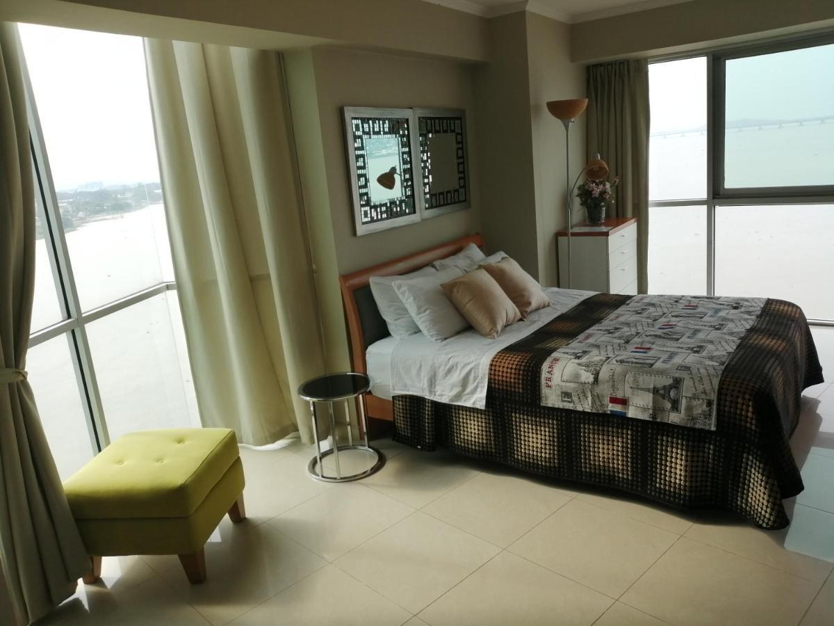 Puerto Santa Ana Suites Guayaquil Luaran gambar