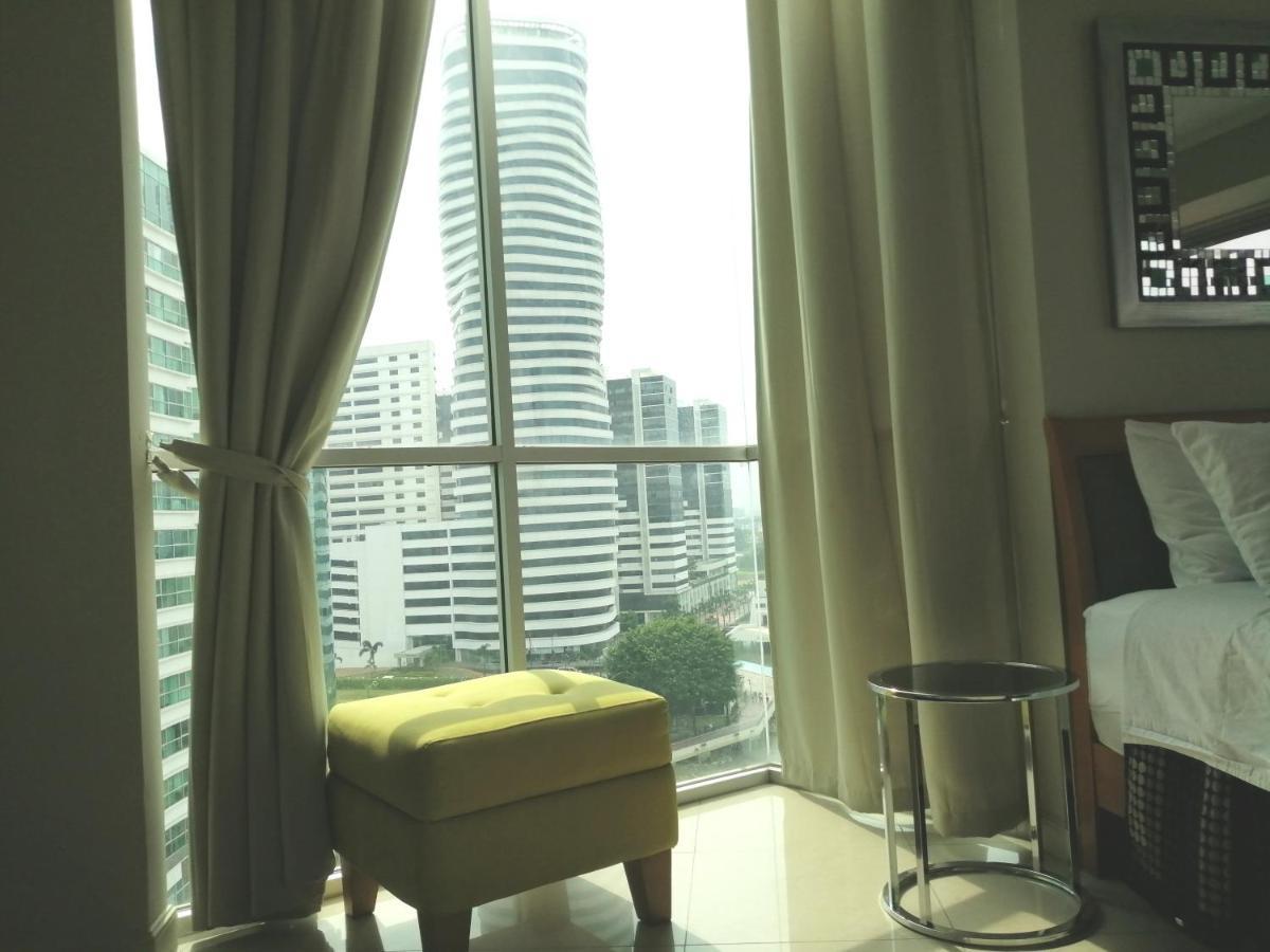 Puerto Santa Ana Suites Guayaquil Luaran gambar