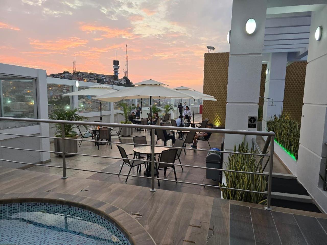 Puerto Santa Ana Suites Guayaquil Luaran gambar